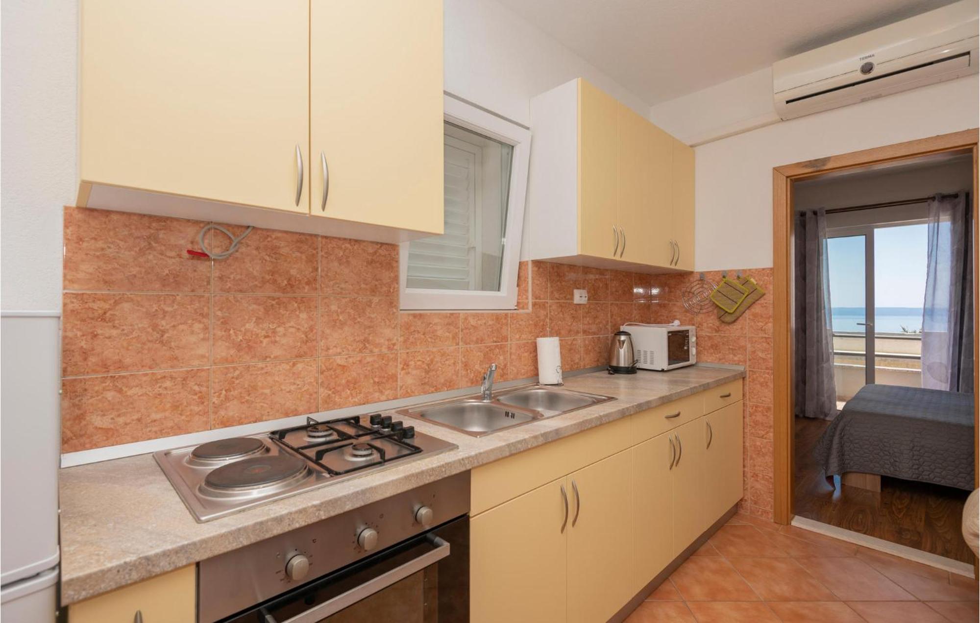 Nice Apartment In Makarska With Wifi Extérieur photo